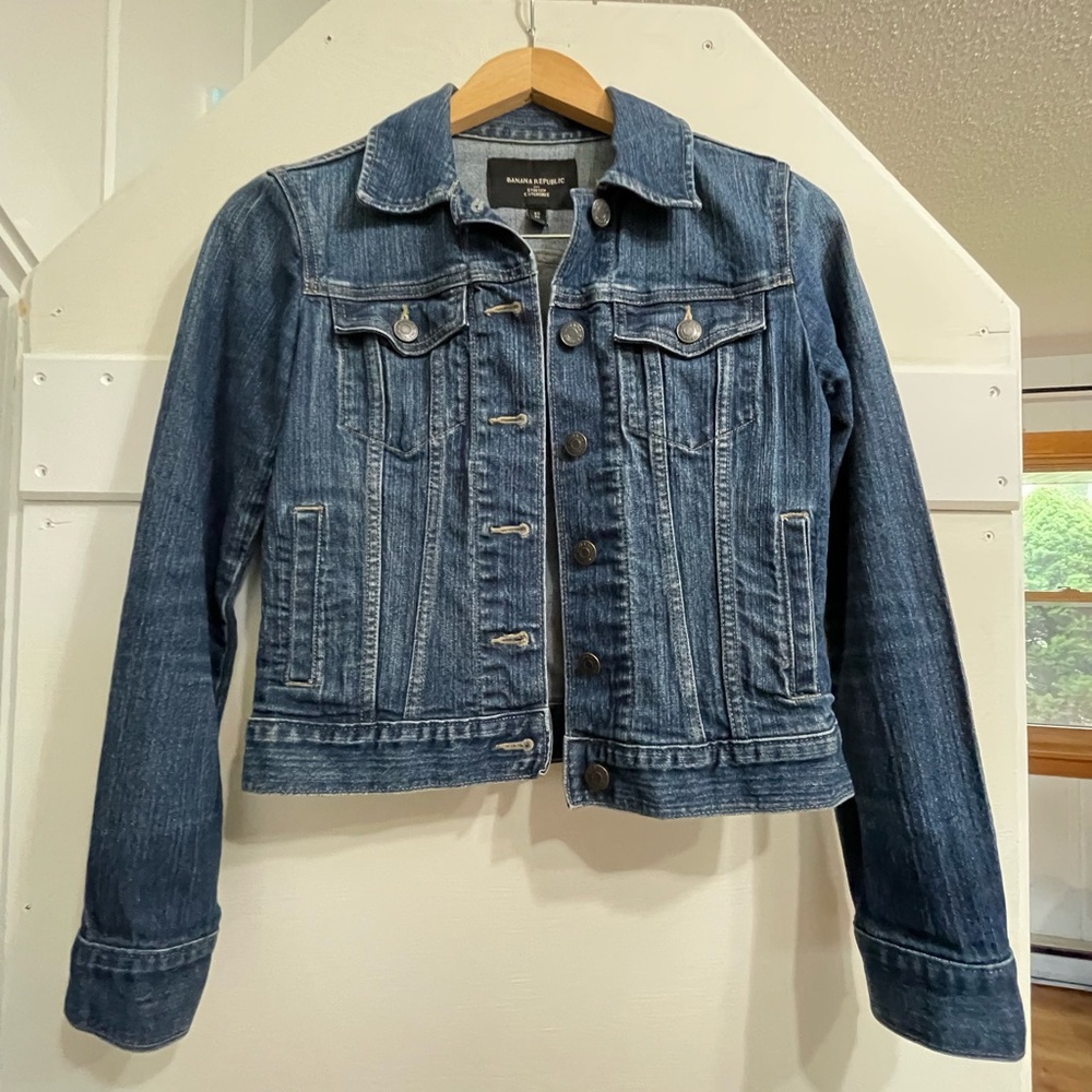 Banana Republic cropped jean jacket, size XS